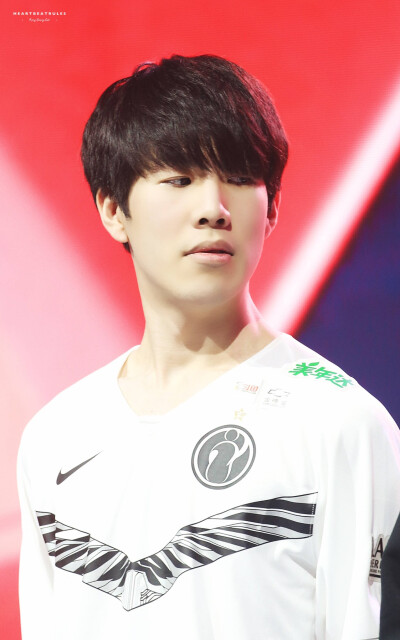 官方分享了明天 Ninjas in Pyjamas 对阵 FunPlus Phoenix 比赛的赛前海报： Phoenix 试图赢得首场胜利，而 Ninjas in Pyjamas 则希望连赢两场