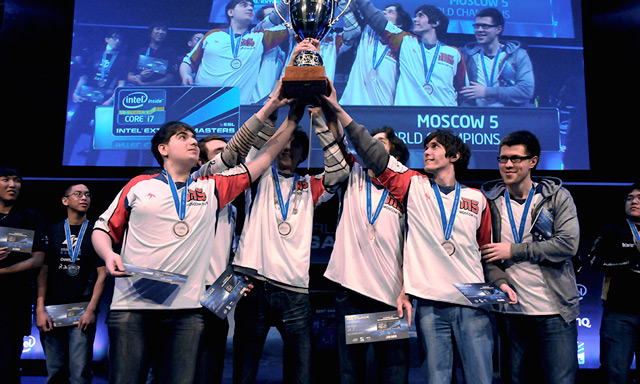 欧美权威媒体Dexerto选定2022 TOP5 最佳英雄联盟选手。其中TOP 3被LCK赛区包揽，4、5位来自LPL赛区。