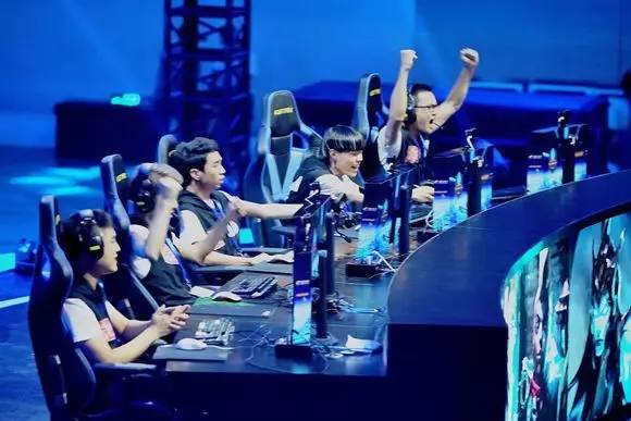 Valve忘记考虑他们自己的规则：团队在未评级的比赛中获得积分