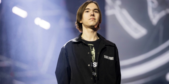 BLG赛后群访：斯莫德这个英雄需要团队牺牲很多